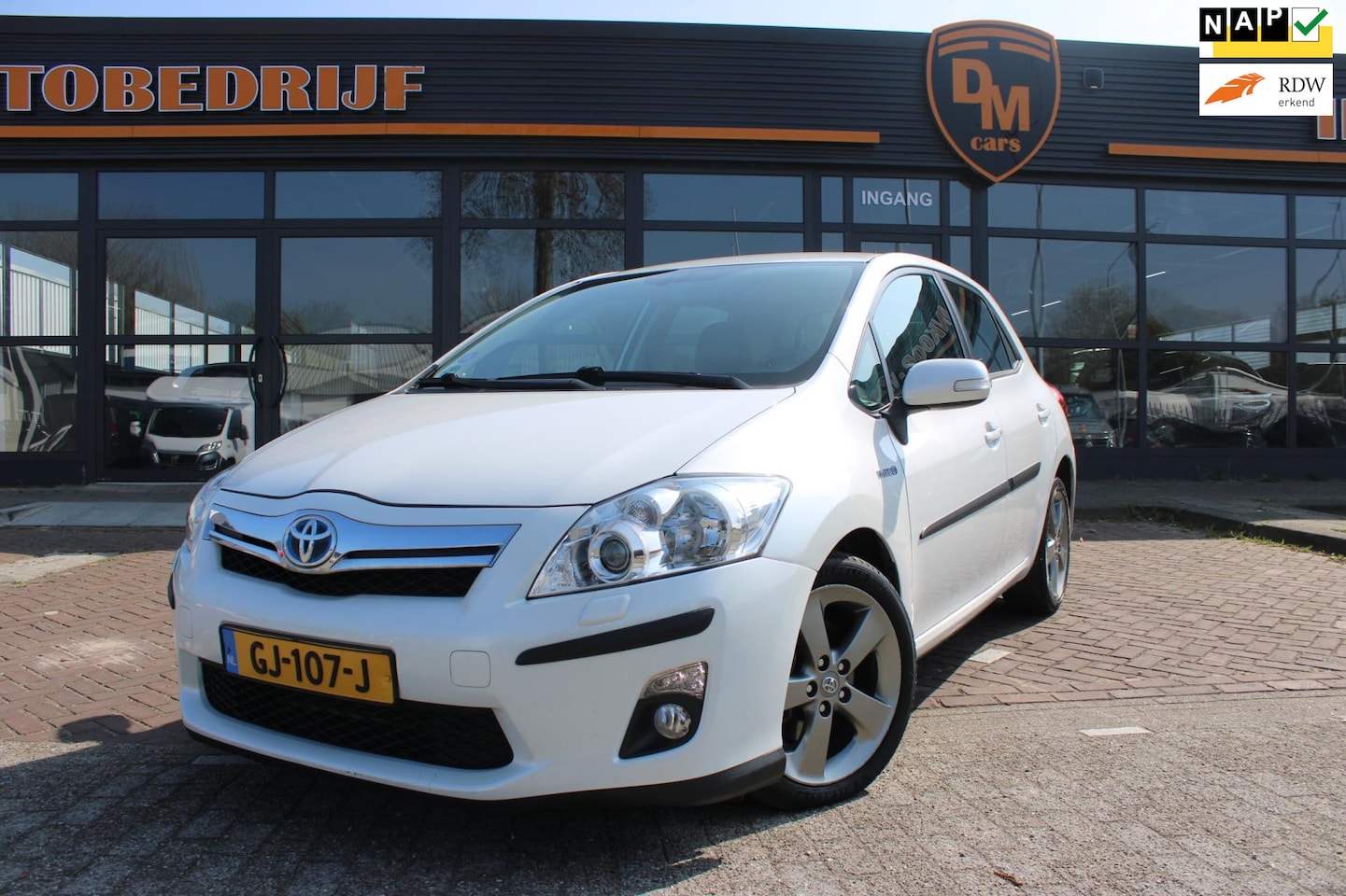 Toyota Auris - 1.8 Full Hybrid Dynamic | Automaat | Camera | Keyless | - AutoWereld.nl