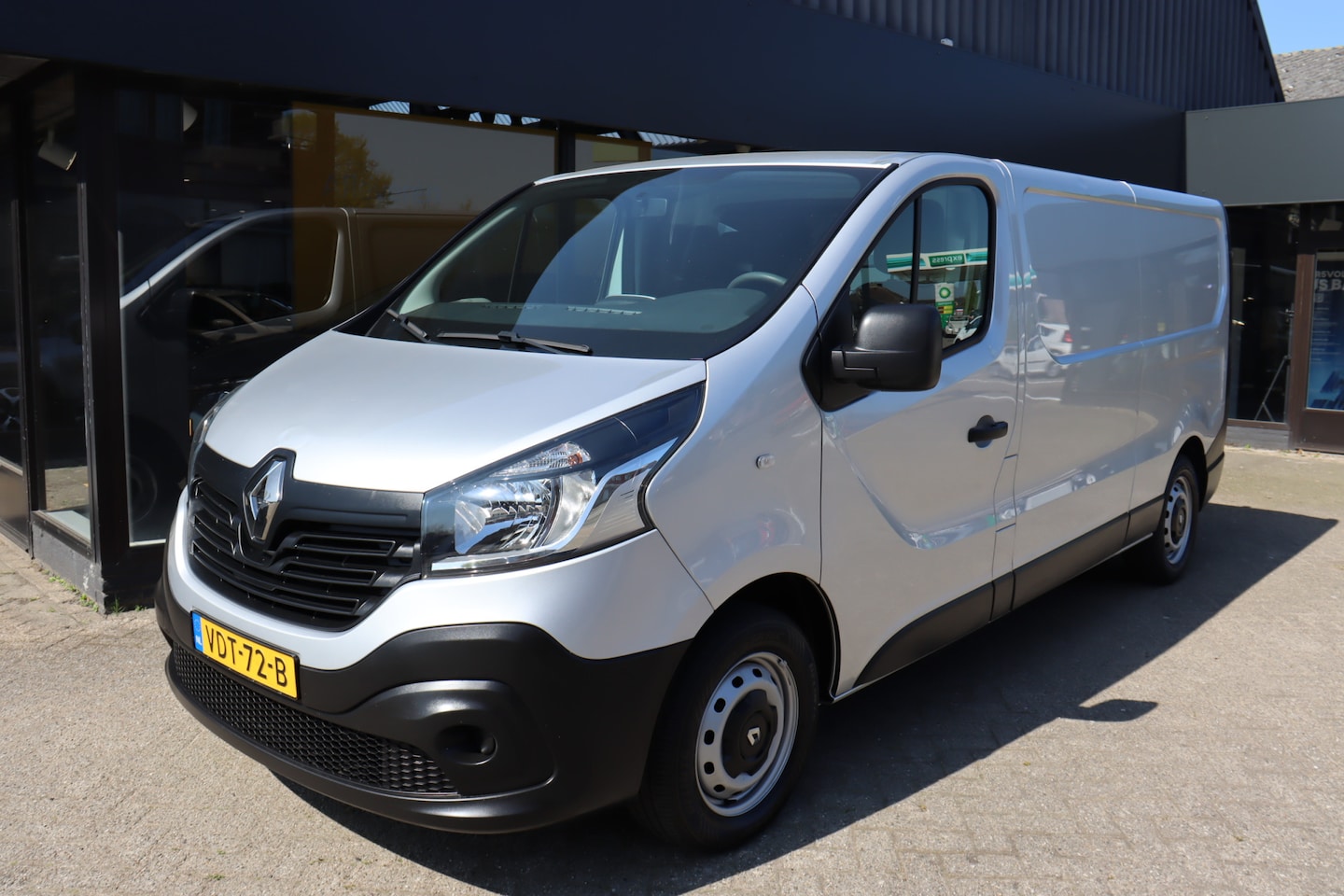 Renault Trafic - 1.6 dCi 120pk L2H1 Comfort - AutoWereld.nl