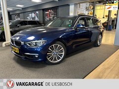 BMW 3-serie Touring - 318i Luxury Edition Automaat / Leder / Navigatie / led koplampen / trekhaak