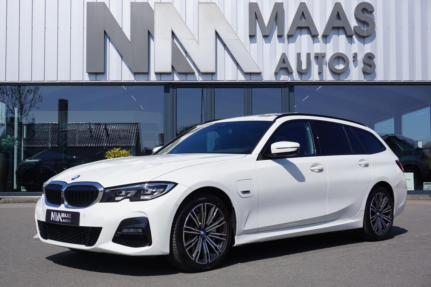 BMW 3-serie Touring - 330e High Executive 330e High Executive - AutoWereld.nl