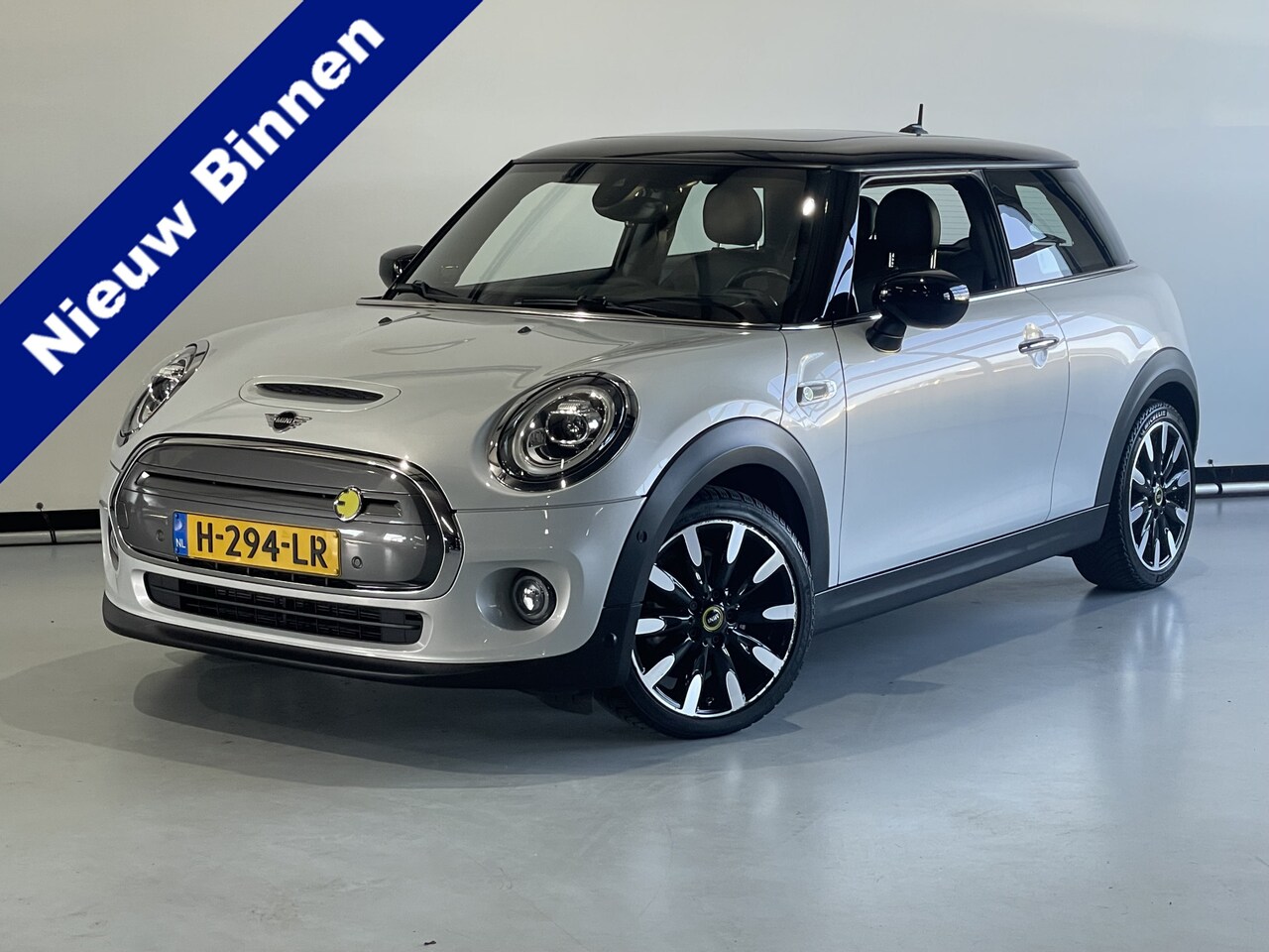 MINI Cooper S - Mini Yours 33 kWh / FULL LED/ LEDER/ PANO /H&K / HEAD UP - AutoWereld.nl
