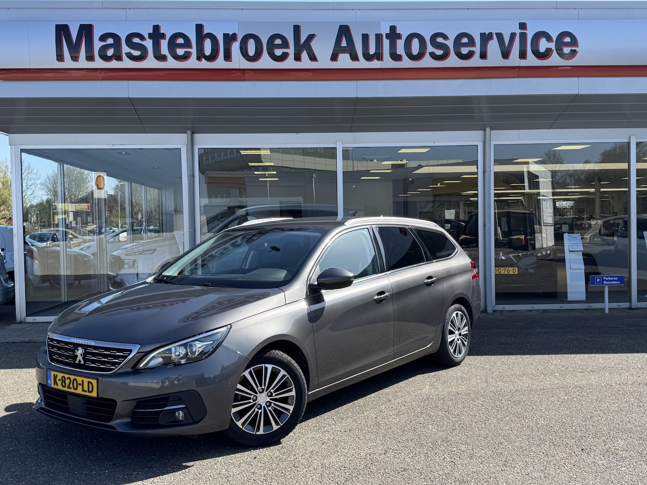 Peugeot 308 SW - 1.2 PureTech Blue Lease Allure Staat in Hardenberg - AutoWereld.nl