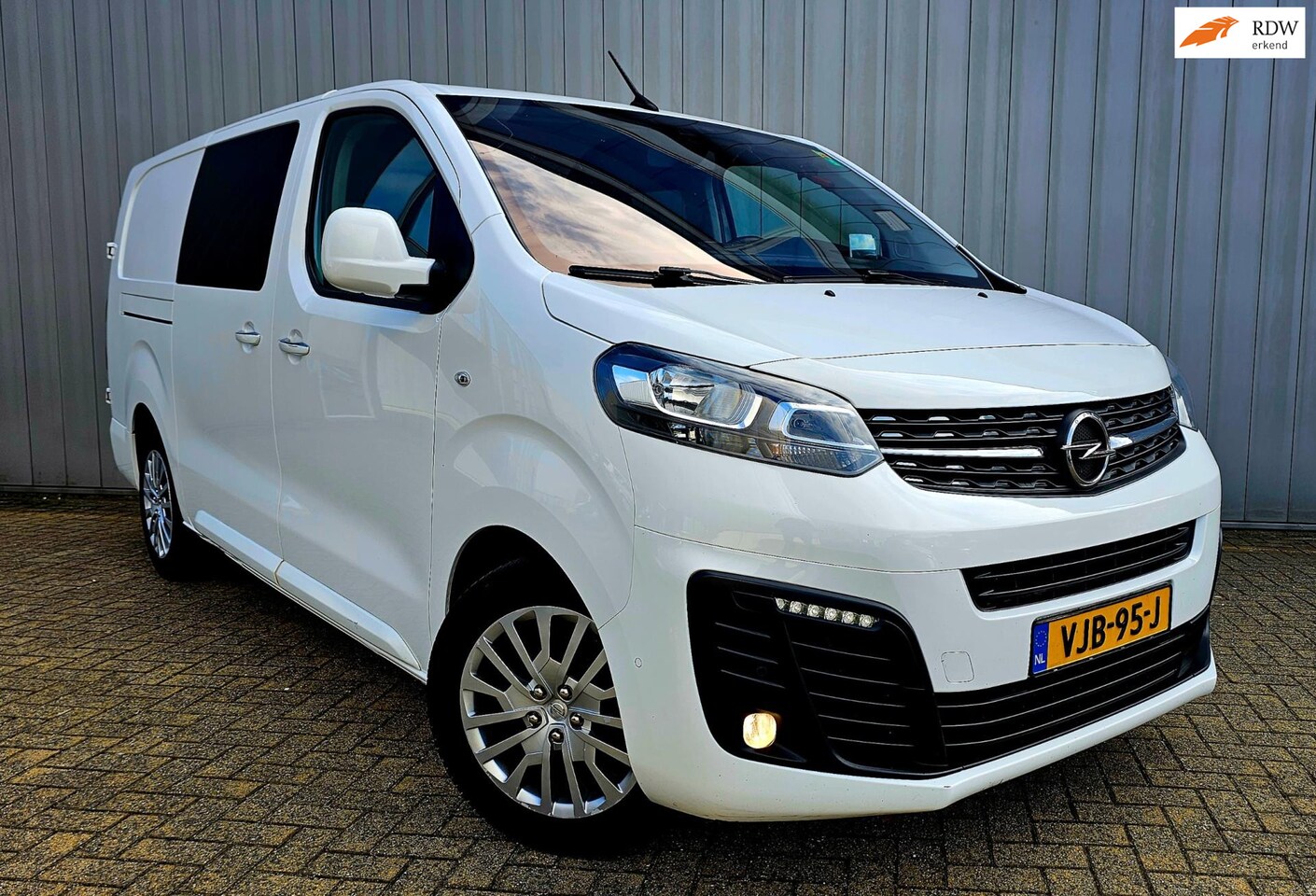 Opel Vivaro - 2.0 CDTI L3H1 DC Innovation 2.0 CDTI L3H1 DC Innovation - AutoWereld.nl