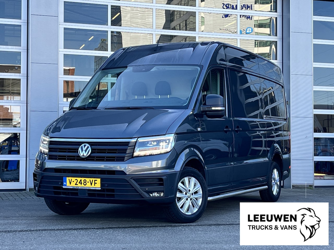Volkswagen Crafter - 35 2.0 TDI 177PK L3H3 Highline 8-Traps Automaat 2x Schuifdeur - AutoWereld.nl