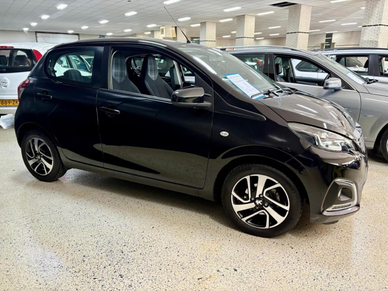 Peugeot 108 - E-VTI Navigatie DAB ECC PDC Camera MULTIMEDIA - AutoWereld.nl