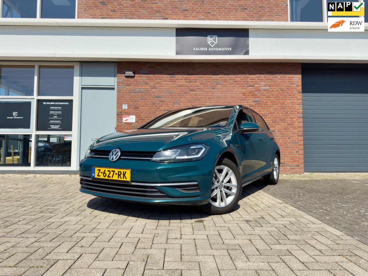 Volkswagen Golf - 7.5 1.0 TSI Highline Business R DSG DIGITAL Uniek kleur - AutoWereld.nl