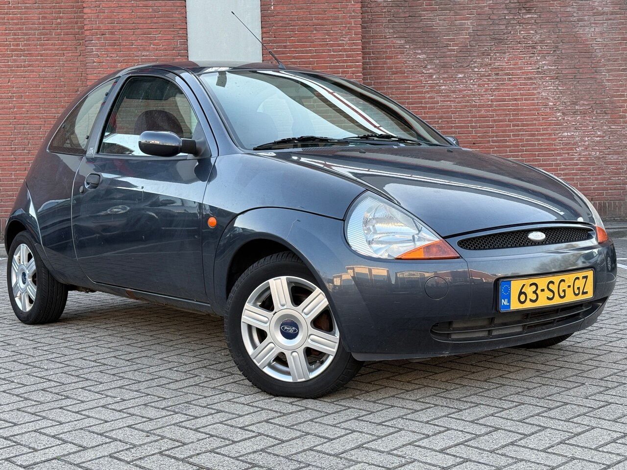 Ford Ka - 1.3 Ka des Bouvrie|LEDER|AIRCO|APK|INRUILKOOPJE - AutoWereld.nl