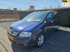 Volkswagen Touran - 2.0-16V FSI Highline| 6Bak|Clima|Cruise Controle|Trekhaak|Nieuwe APK 04-2026