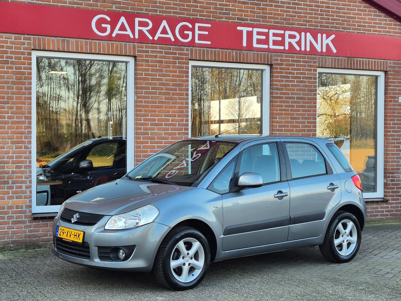 Suzuki SX4 - 1.6 Exclusive 107PK 5drs AUTOMAAT clima, lmv, keyless, elektr.ramen, trekhaak RIJKLAAR - AutoWereld.nl