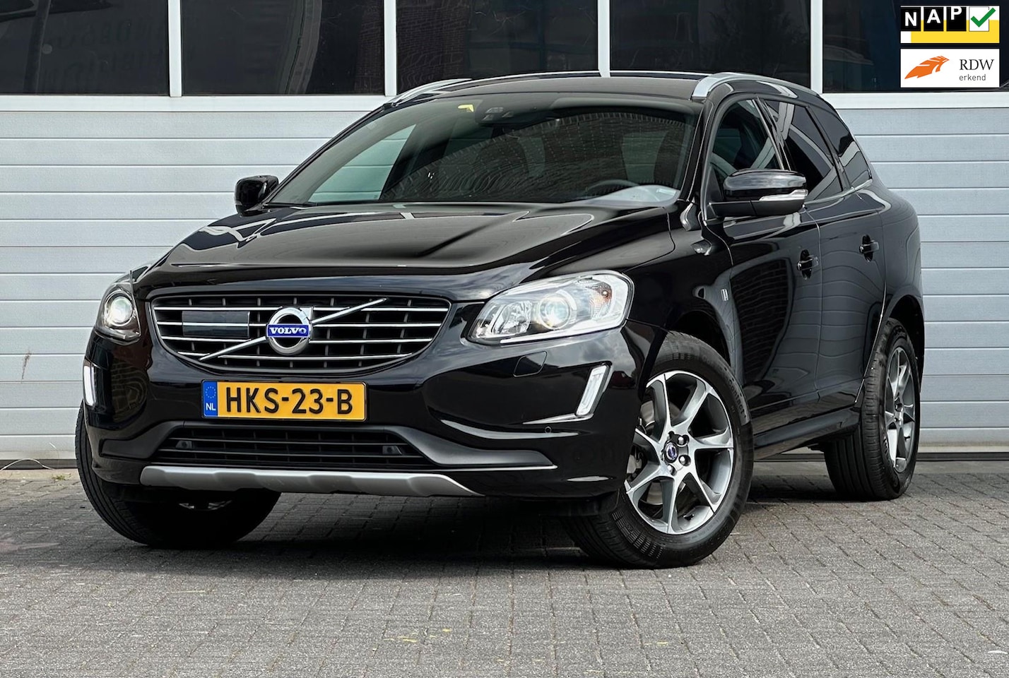 Volvo XC60 - 2.4 D5 AWD Ocean Race 220pk Euro6 5cil. ACC BLIS - AutoWereld.nl