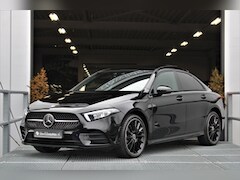 Mercedes-Benz A-klasse - 250 e AMG 218pk Pano Camera Distronic Sfeerverlichting 19-inch
