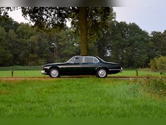 Daimler Sovereign - 4.2 Daimler 4.2 Sovereign Series 1 – Dark Green – 103.793km – Y1973