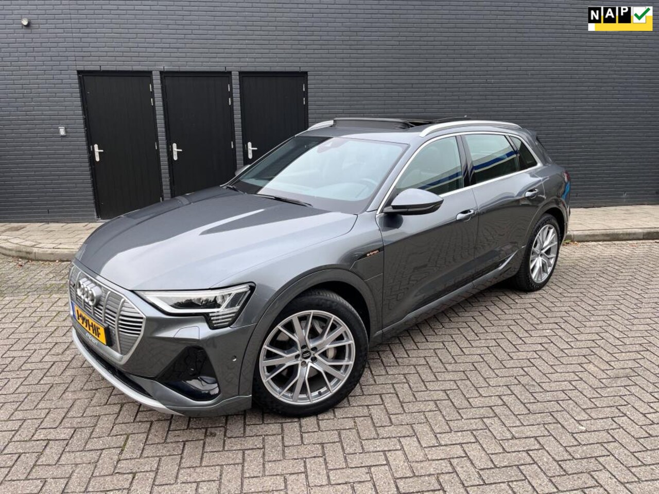 Audi e-tron - 55 quattro S-Line 95 kWh 408PK PANORAMADAK LEER - AutoWereld.nl