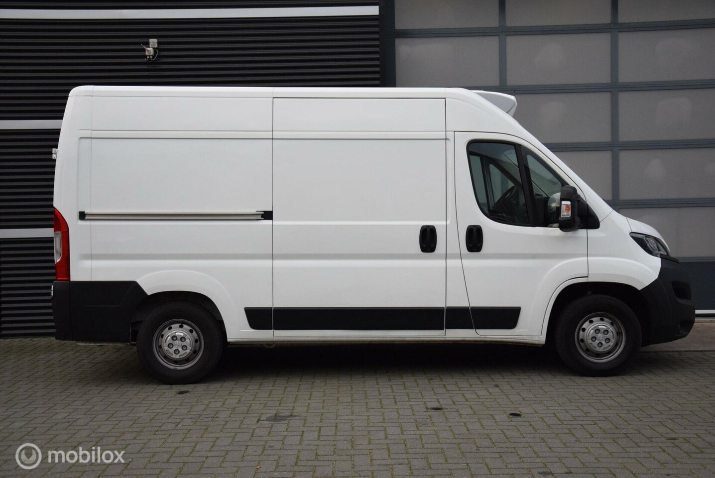 Peugeot Boxer - Bestel 333 2.2 BlueHDi 140 L2H2 Premium Koel+Vriezer