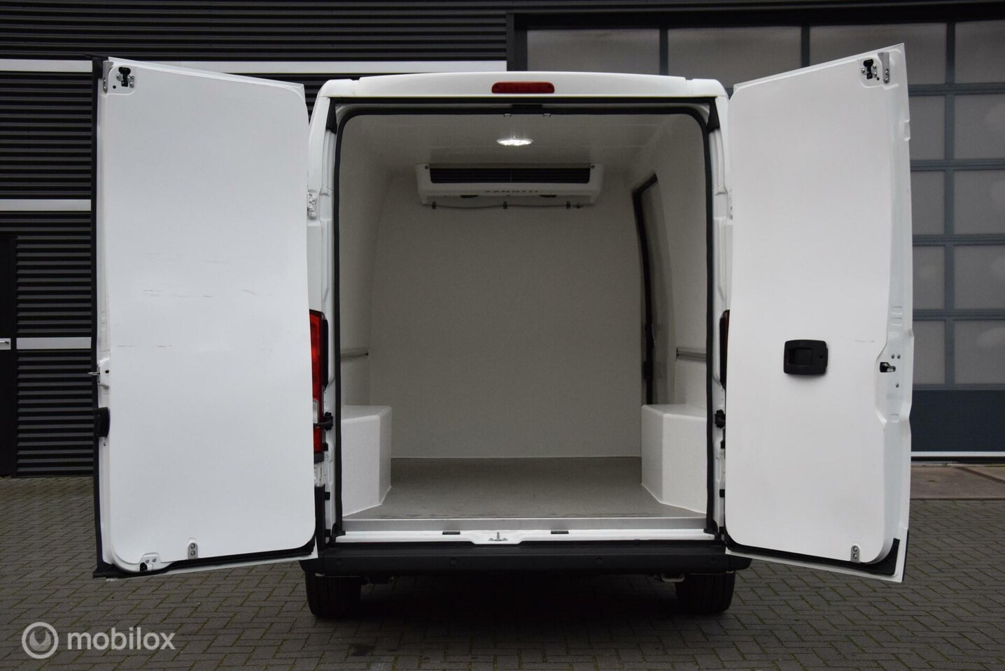 Peugeot Boxer - Bestel 333 2.2 BlueHDi 140 L2H2 Premium Koel+Vriezer