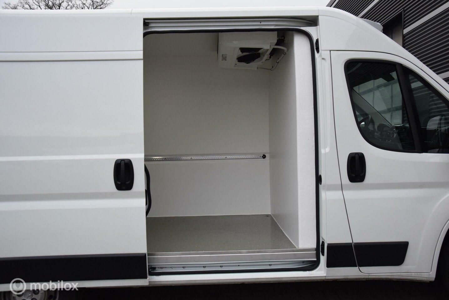 Peugeot Boxer - Bestel 333 2.2 BlueHDi 140 L2H2 Premium Koel+Vriezer
