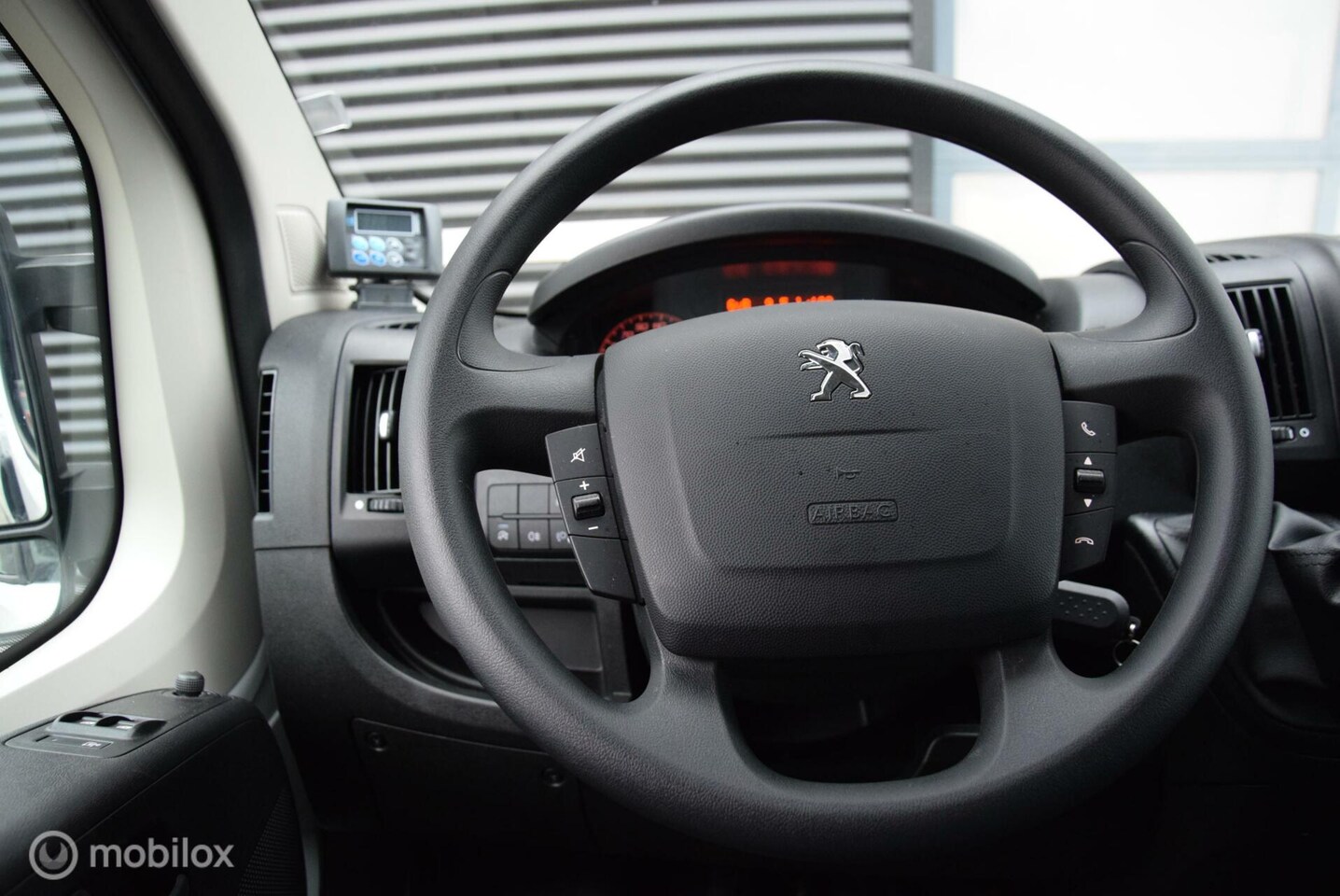 Peugeot Boxer - Bestel 333 2.2 BlueHDi 140 L2H2 Premium Koel+Vriezer