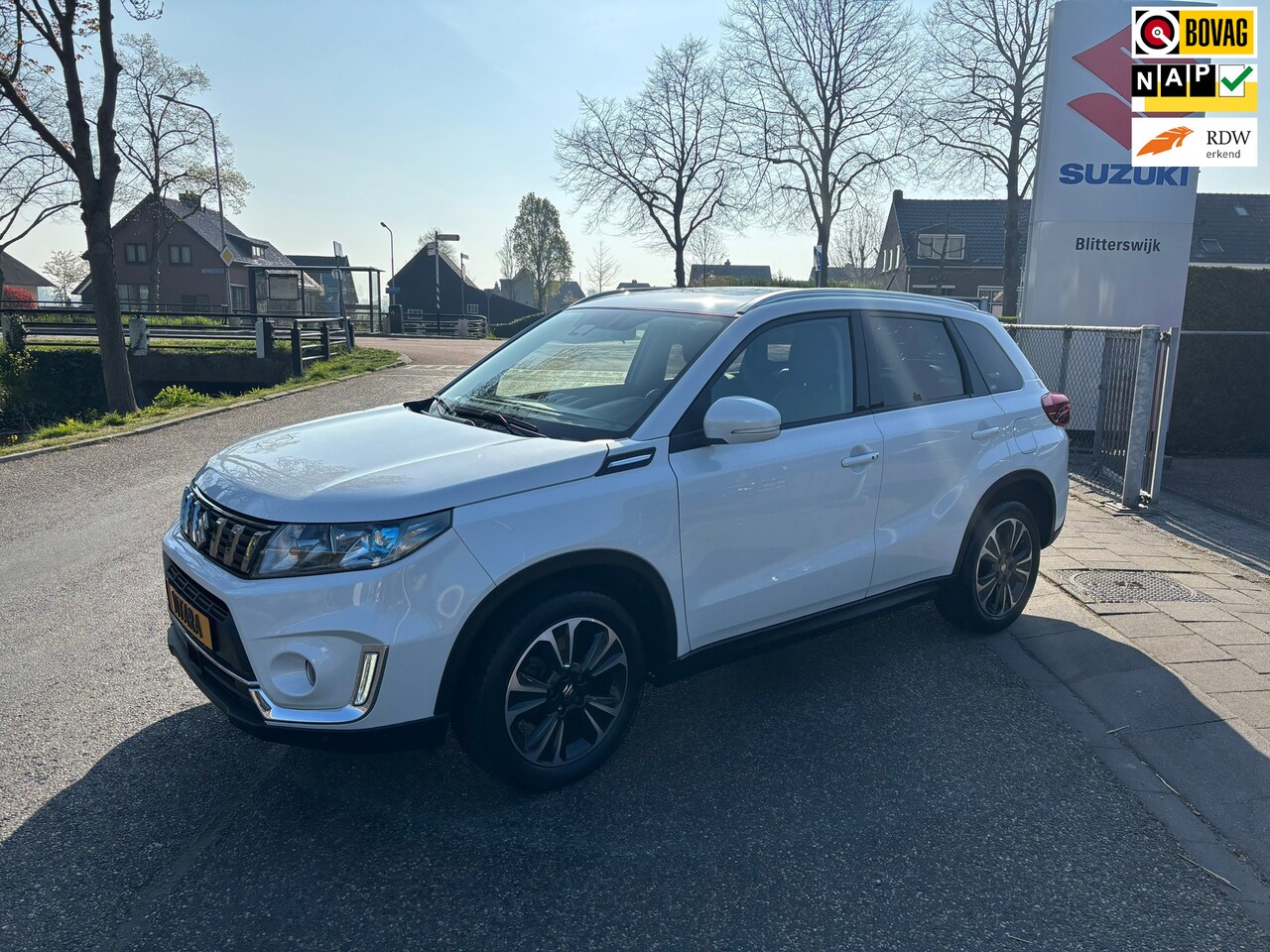 Suzuki Vitara - 1.4 Boosterjet AllGrip Stijl // AUTOMAAT // 4X4 // Weinig kilometers // Lederen bekleding - AutoWereld.nl