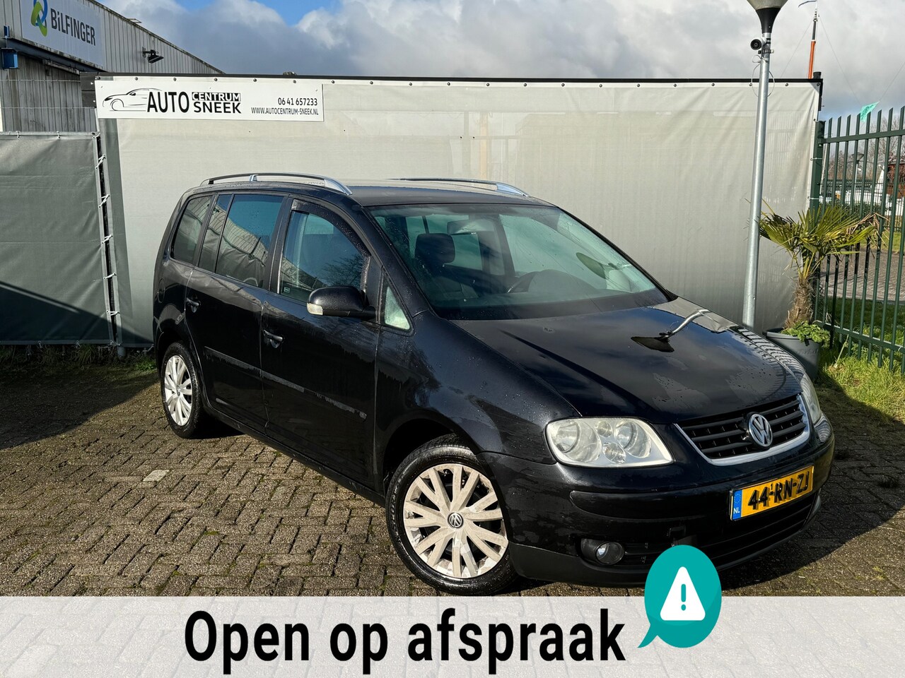 Volkswagen Touran - 2.0-16V FSI Highline - Airco - Cruise - APK 08-25 - AutoWereld.nl