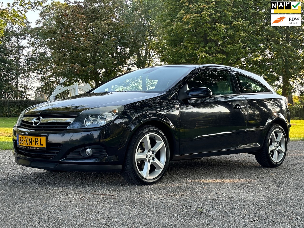 Opel Astra GTC - 1.8 Cosmo |Airco + CRUISE CONTROL| - AutoWereld.nl
