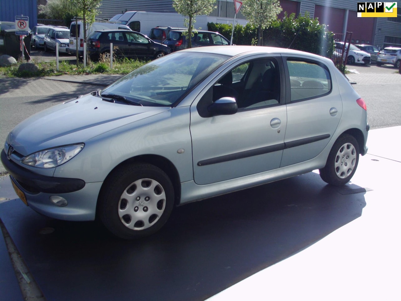 Peugeot 206 - 1.4-16V Gentry KM 72000 MET AIRCO - AutoWereld.nl