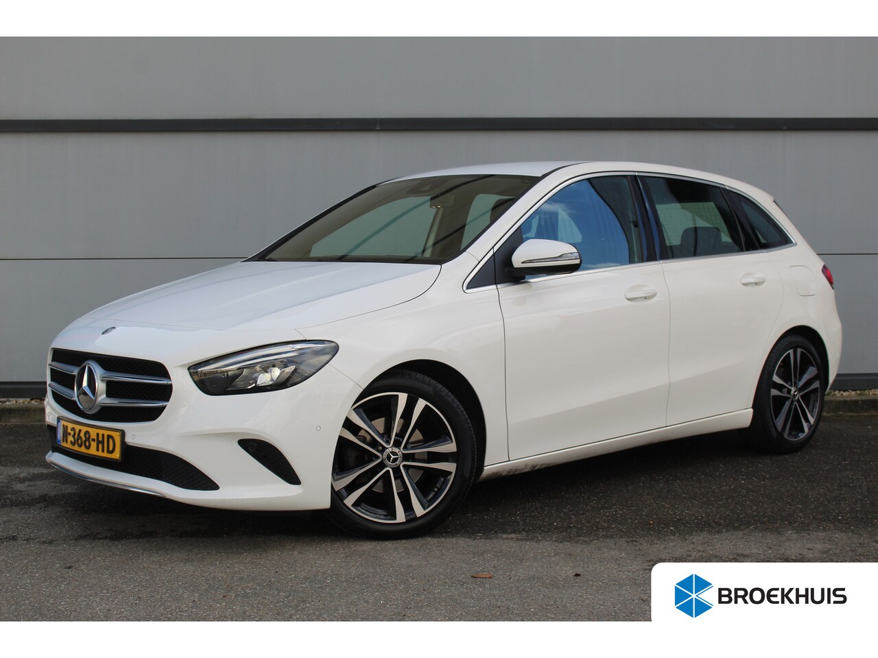Mercedes-Benz B-klasse - 180 Premium Plus | Camera | Virtual Cockpit | Sfeerverl. | BLIS | Elec. Klep | Comf. stoel - AutoWereld.nl
