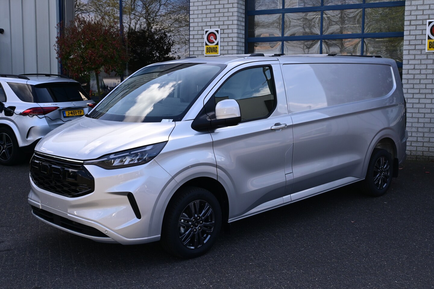 Ford Transit Custom - 320L L2 2.0 TDCI 170 pk Limited Dakdragers, Trekhaak 2500 KG, ACC, LED, Navigatie, Camera - AutoWereld.nl