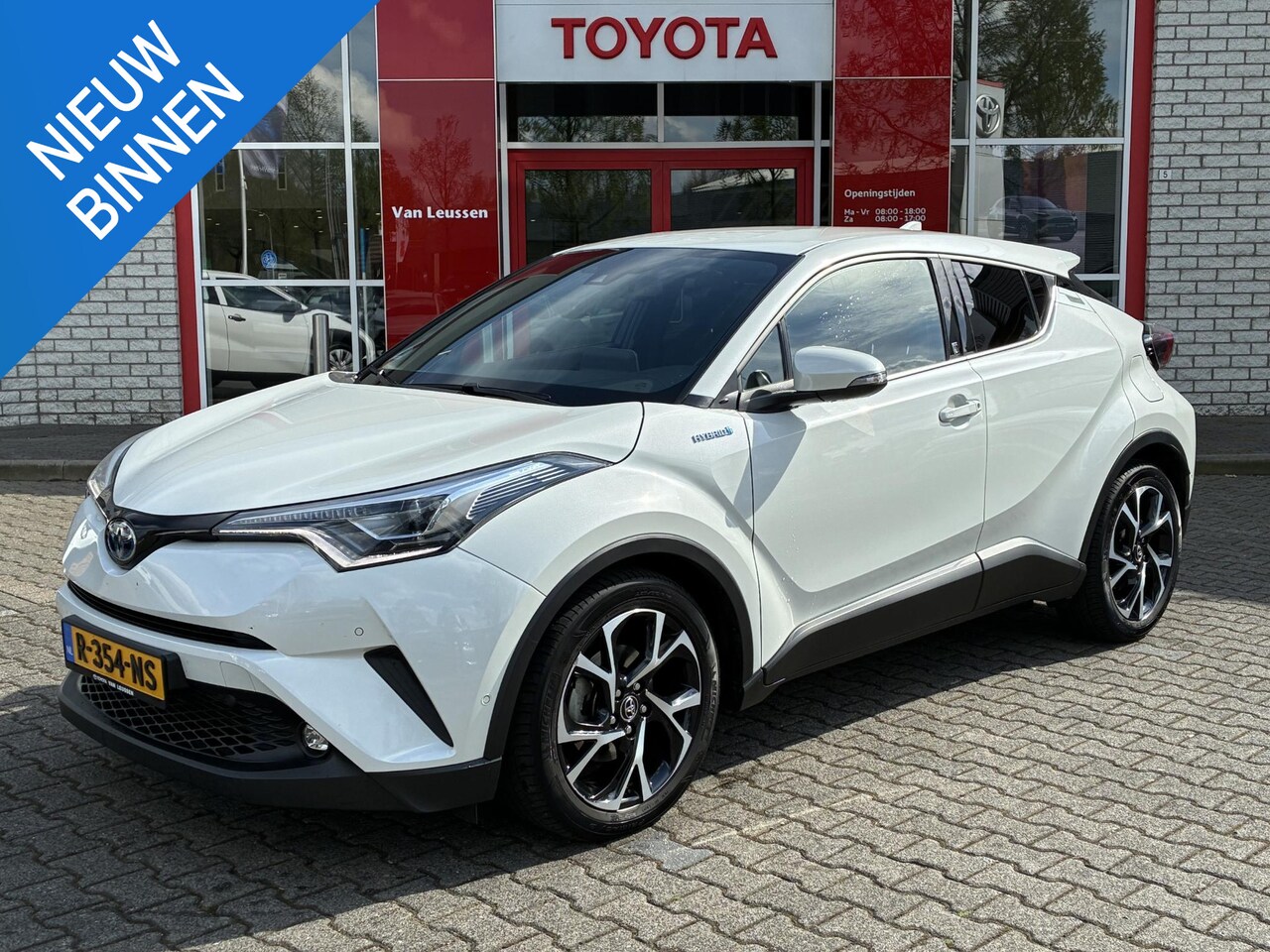Toyota C-HR - 1.8 HYBRID STYLE TREKHAAK STOEL/STUURVERW BLIND-SPOT PARK-SENSOREN NAVI 18" LM-VELGEN - AutoWereld.nl