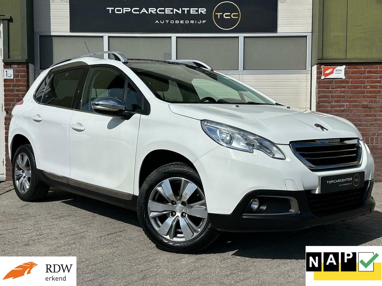 Peugeot 2008 - 1.2 PureTech Executive/PANO/TREKH/PARKS/APK/NAP - AutoWereld.nl