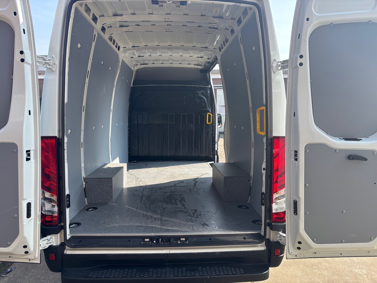 Iveco Daily - 35S16V 2.3 352 H2 NIEUW! L2H2