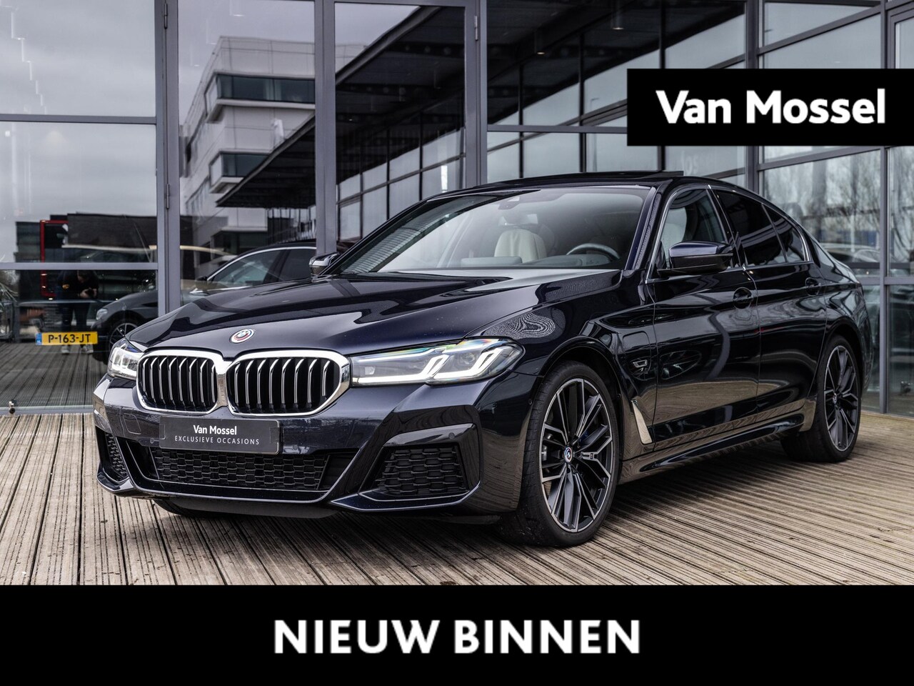 BMW 5-serie - 545e xDrive Business Edition Plus | M-SPORT PAKKET | 20 INCH | STOELVENTILATIE | STUURVERW - AutoWereld.nl