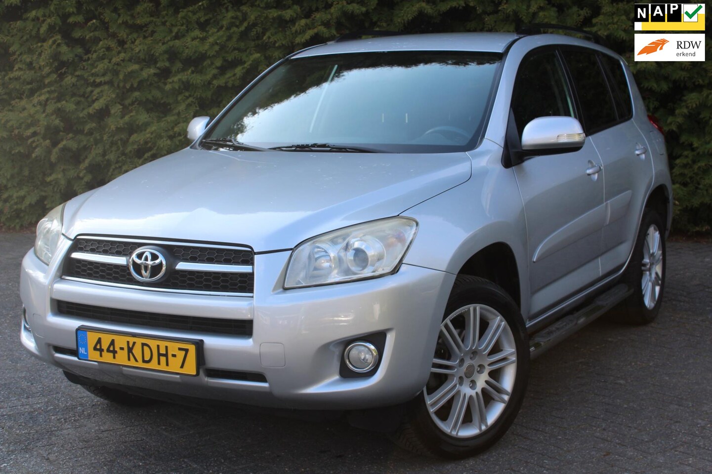 Toyota RAV4 - 2.0 VVTi Executive Business 158PK | Full option! | Parkeercamera | Trekhaak | Stoelverwarm - AutoWereld.nl