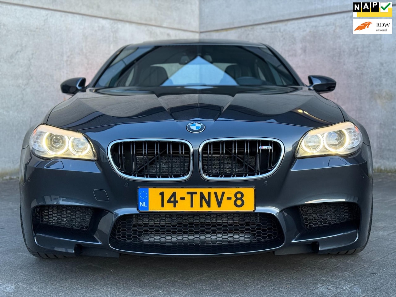 BMW M5 - FABRIEKSNIEUW, BEKEND VAN STIPT! - AutoWereld.nl