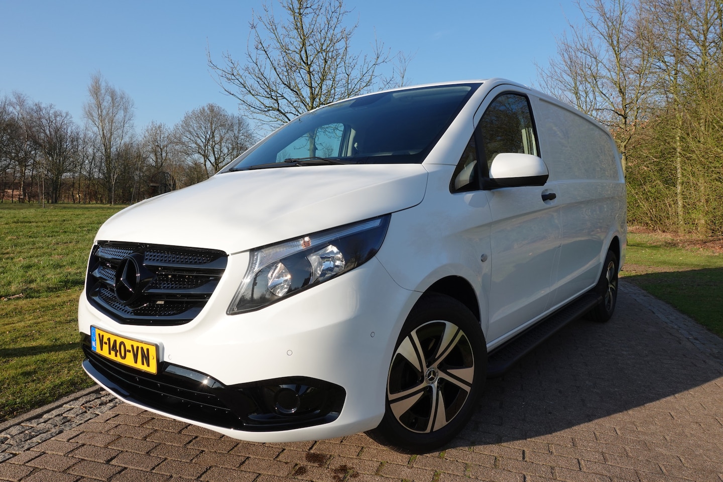 Mercedes-Benz Vito - 111 CDI Lang | Camera | PDC | Cruise Control | Stuurwielbediening | Trekhaak | - AutoWereld.nl