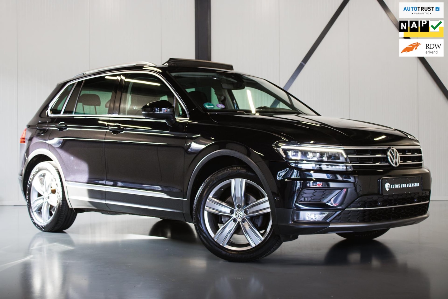 Volkswagen Tiguan - 1.4 TSI Highline | PANO | DSG | LED | VOL | Trekhaak | - AutoWereld.nl