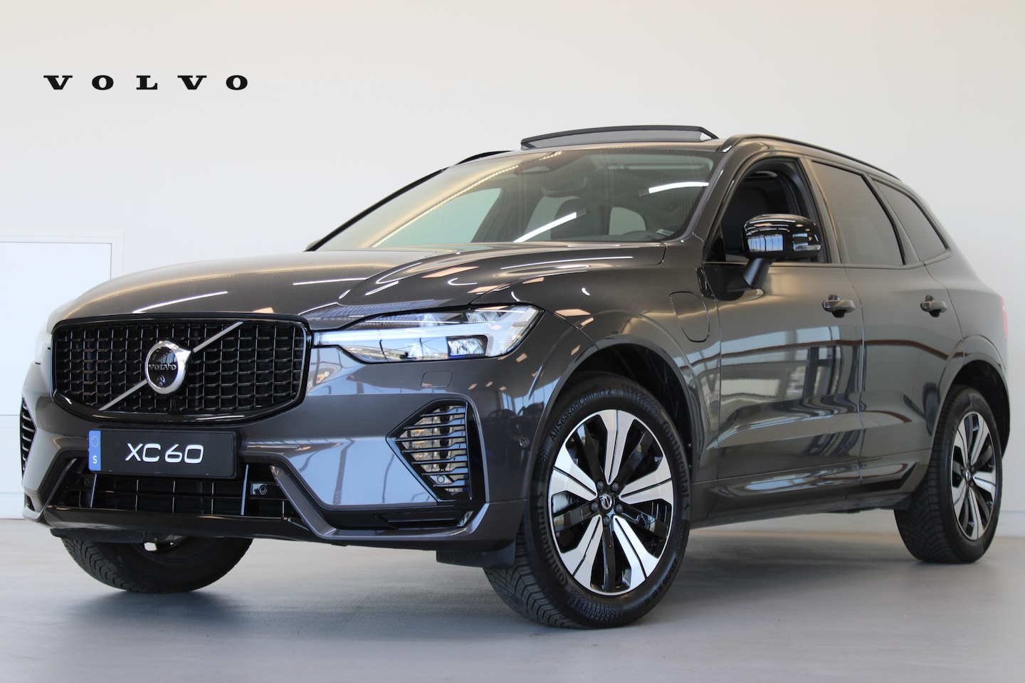 Volvo XC60 - 2.0 T6 Plug-in hybrid AWD Plus Dark | HK Audio | Getint Glas | Stoel&Stuur Verw. | Adap Cr - AutoWereld.nl