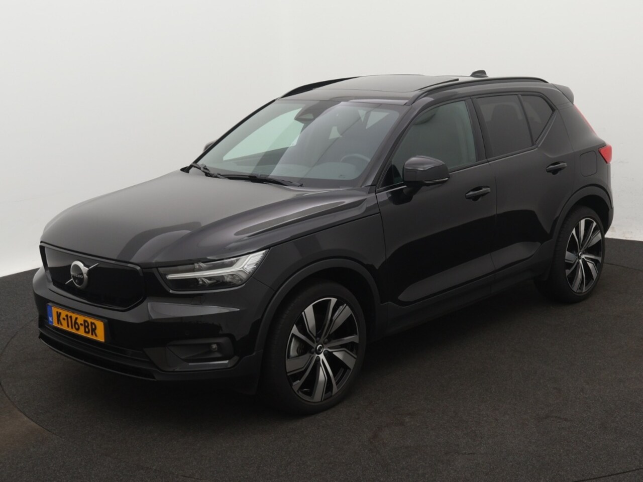Volvo XC40 - Recharge P8 AWD R Design | Panoramadak | 360 Camera | Leder - AutoWereld.nl