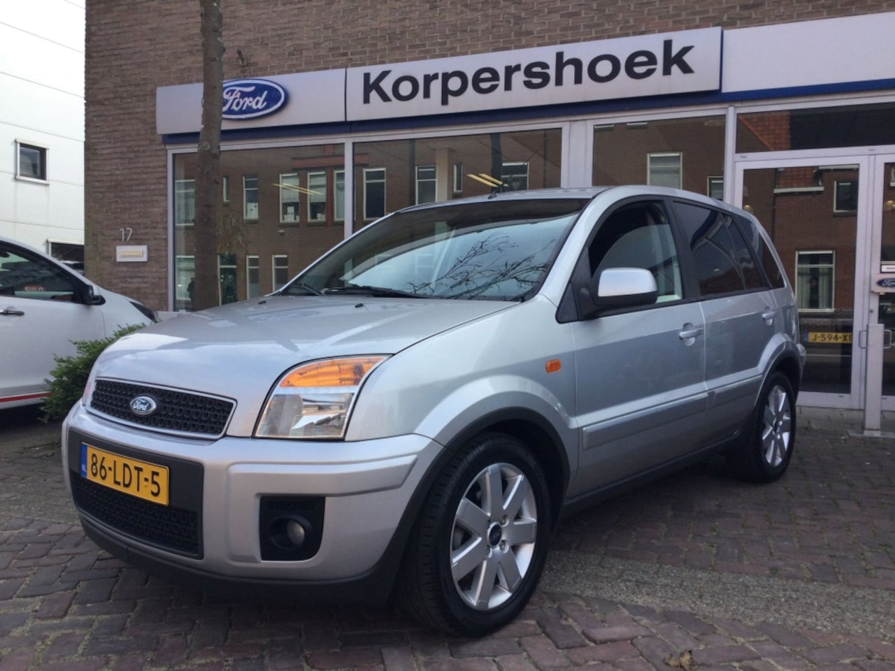 Ford Fusion - 1.6-16V 100 pk Futura | Automaat - AutoWereld.nl