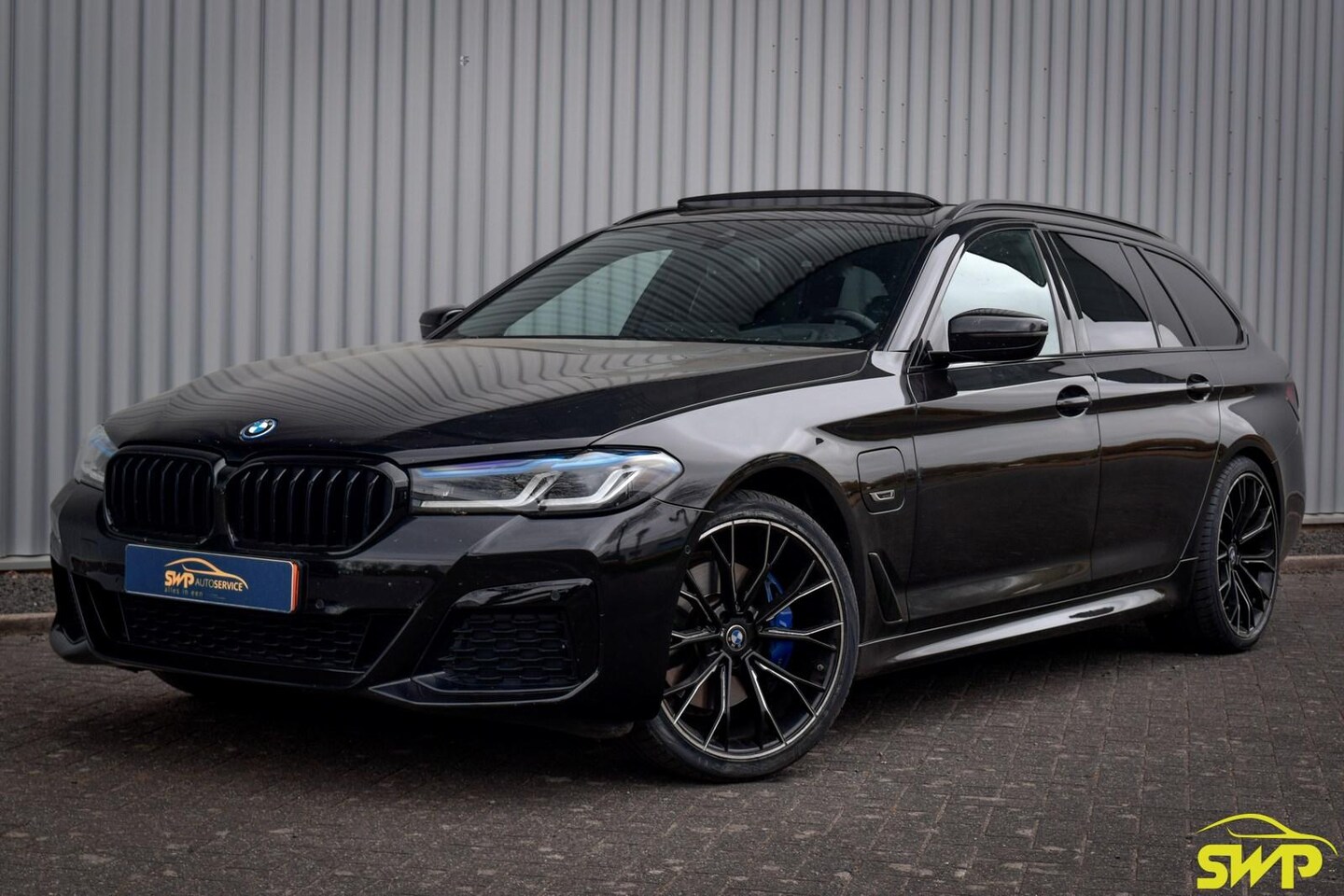 BMW 5-serie Touring - 530e xDrive m-sport | Pano | HUD | HK | Laser - AutoWereld.nl
