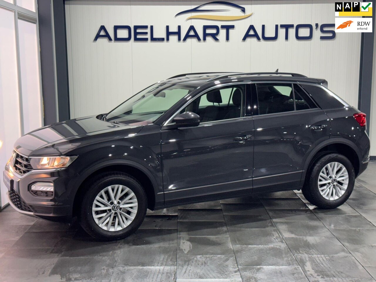 Volkswagen T-Roc - 1.0 TSI Style / Navigatie full map / Camera / Cruise control / Parkeer sensoren - AutoWereld.nl