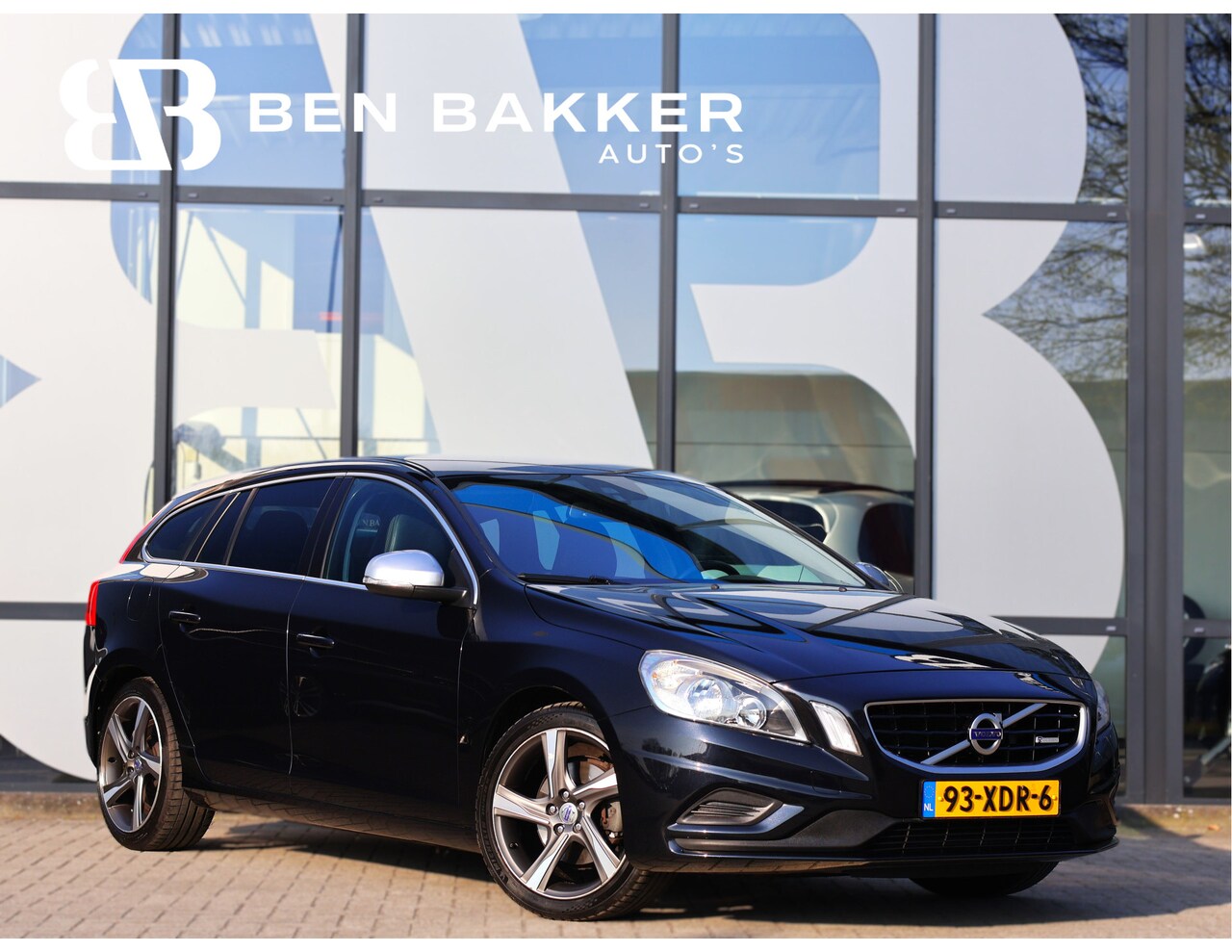 Volvo V60 - 1.6 T3 R-Design *NL auto*Navi*Clima*Cruise*Haak* - AutoWereld.nl