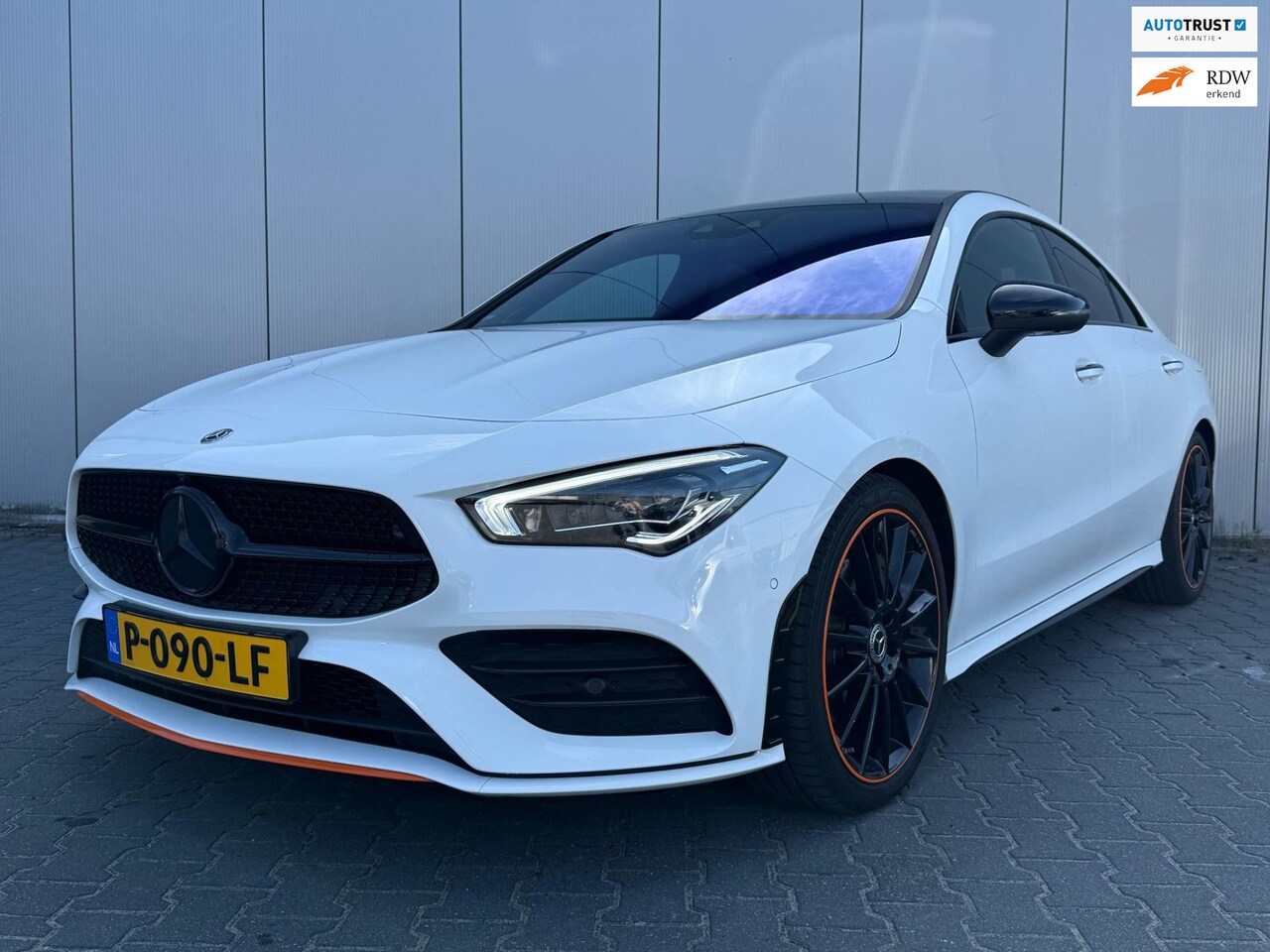 Mercedes-Benz CLA-Klasse - 200 Premium Plus Orange Edition / Pano / Burmester / Sfeerverlichting - AutoWereld.nl