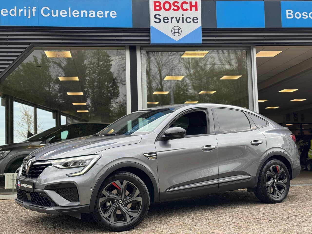Renault Arkana - 1.6 E-Tech Hybrid 145 R.S. Line 360 Camera / Trekhaak afn. / Groot Navi - AutoWereld.nl
