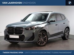 BMW iX1 - xDrive30 High Executive M Sport / Panoramadak / Sportstoelen / Adaptieve LED / M Adaptief