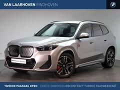 BMW iX1 - eDrive20 High Executive M Sport / Sportstoelen / Stoelverwarming / Adaptieve LED / Parking