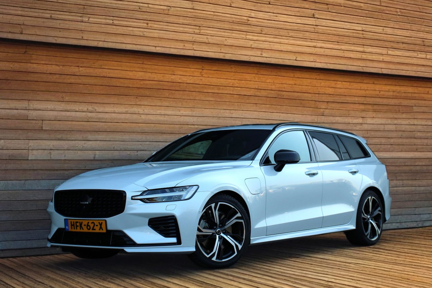 Volvo V60 - T6 AWD Ultra Dark | Styling-Pakket | Head-up Display | 360 Camera | Harman/Kardon | Panora - AutoWereld.nl