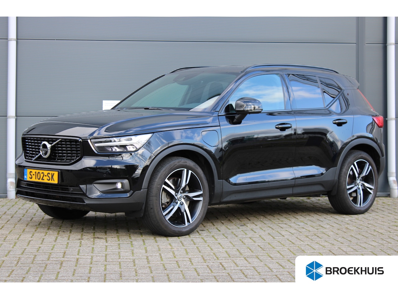 Volvo XC40 - 1.5 T4 Recharge R-Design Expression | 360° Camera | Elektrisch glazen panorama-dak | Elekt - AutoWereld.nl