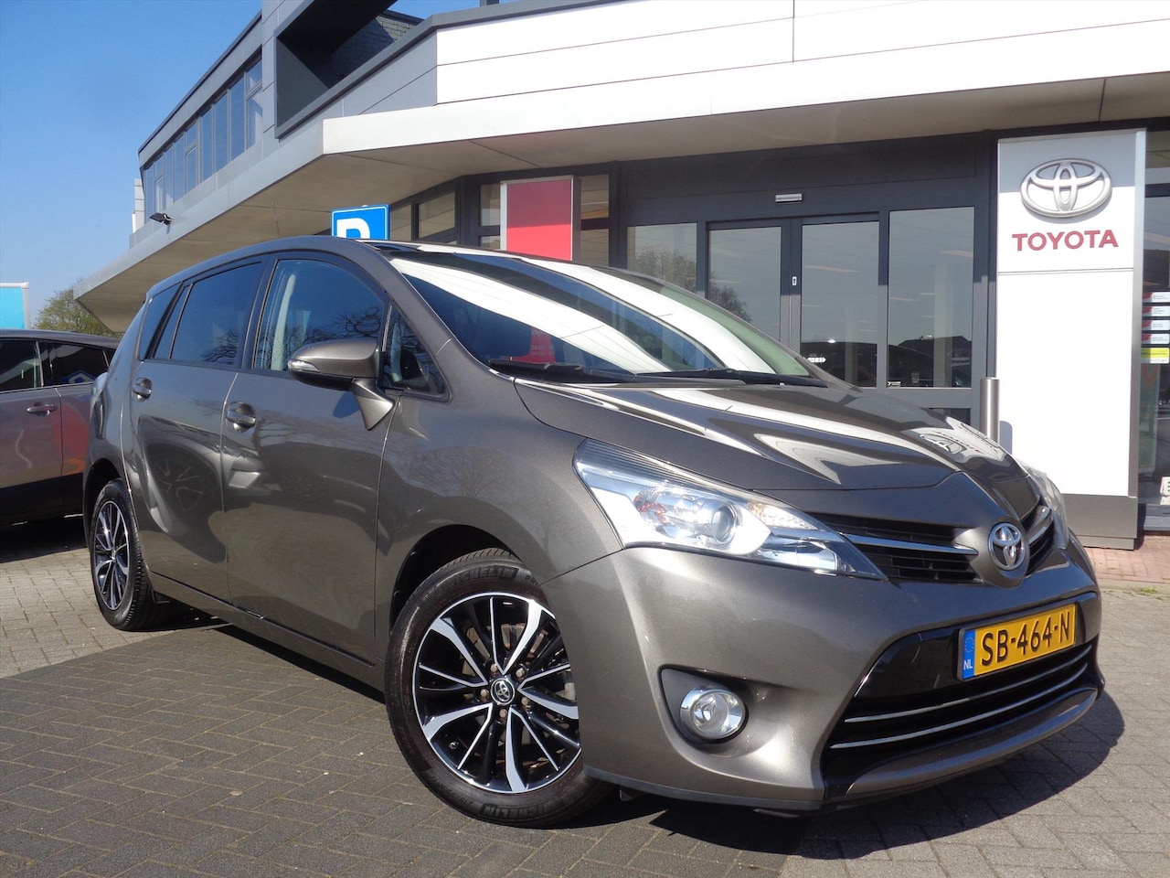 Toyota Verso - 1.8 VVT-i 147pk Skyview Edition | TREKHAAK | PANORAMADAK | - AutoWereld.nl