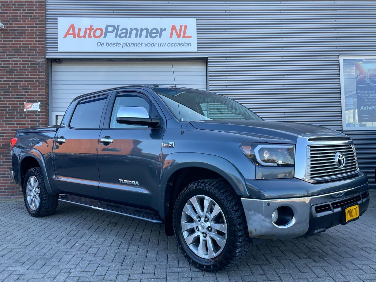 Toyota Tundra - 5.7 V8 Double Cab! Leder! Navi! Schuifdak! - AutoWereld.nl