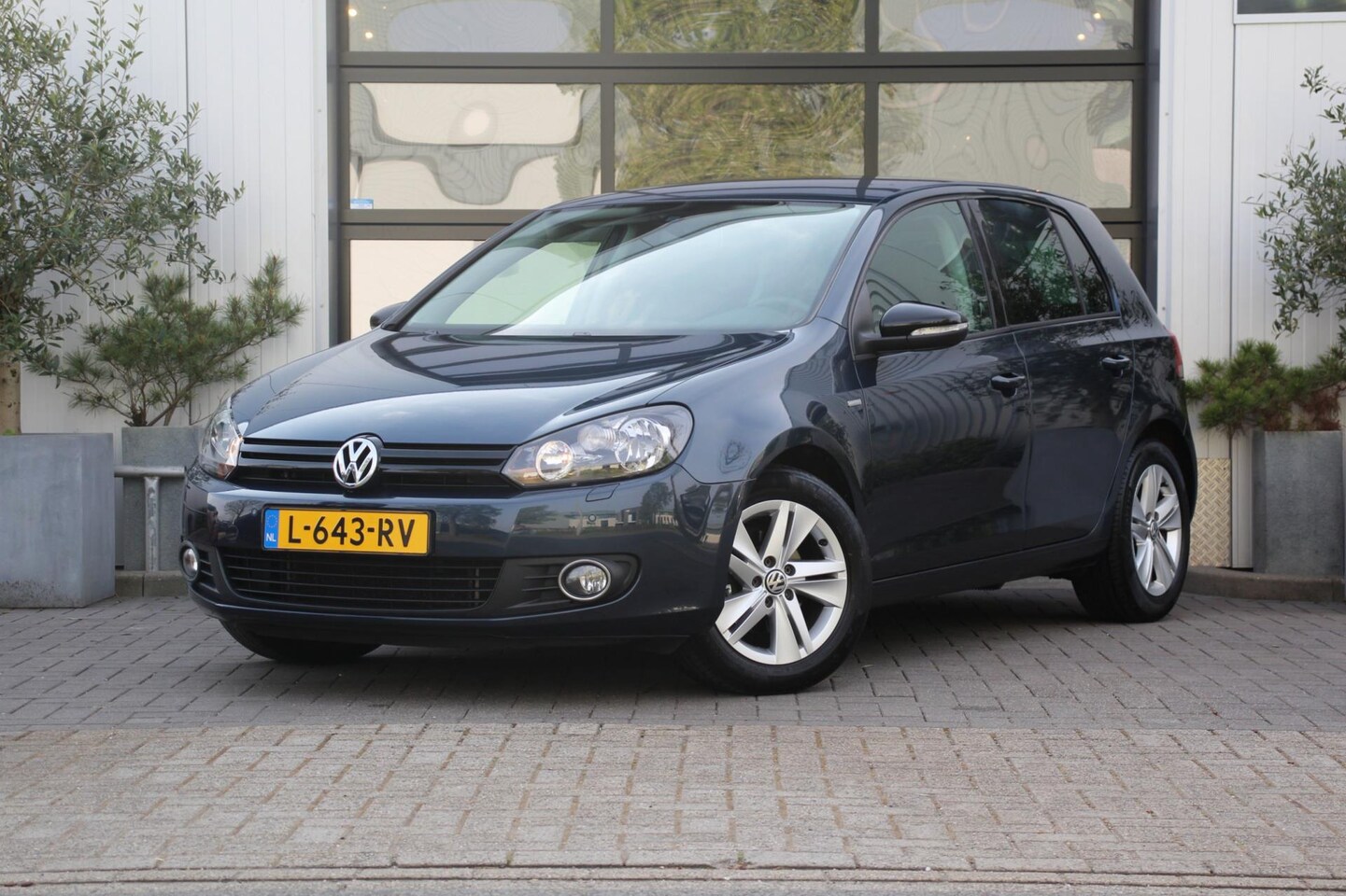 Volkswagen Golf - 1.2 TSI Match - HALF LEDER - NIEUWE DISTR KETTING - STOELVERWARMING - PARKEERSENSOREN - IS - AutoWereld.nl
